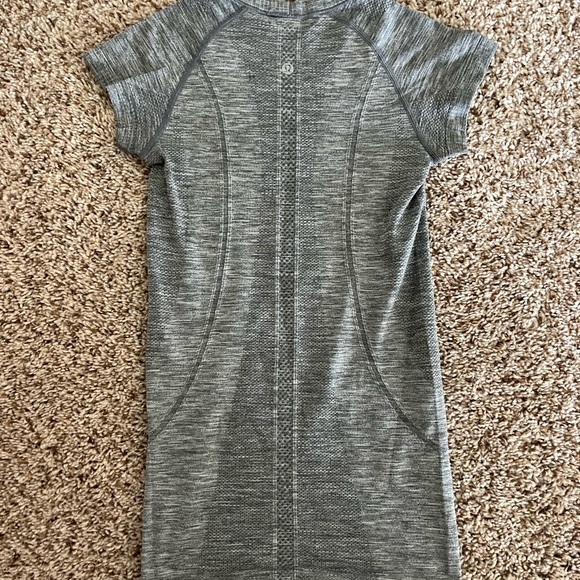 Lululemon shirt - Picture 2 of 2